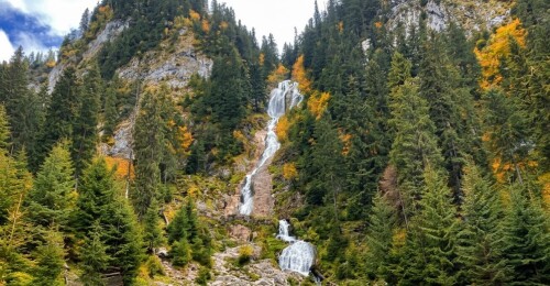Horses-Waterfall-Cascada-Cailor-Muntii-Rodnei.jpg