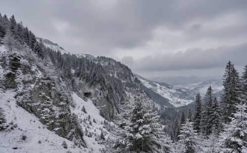 pestera-piatra-rea-cave-winter-maramures.jpg