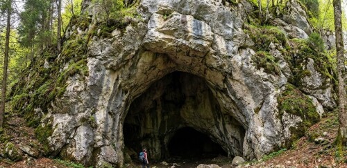 pestera-sabareanu-cave-apuseni-mountains1.jpg