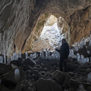 pestera-zeicului-cave-explorer-valcan-mountains-adventure
