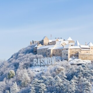 rasnov-citadel-winter-view-hollywood-sign-romania
