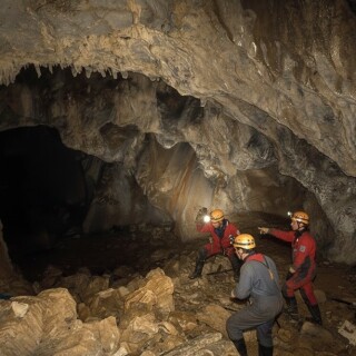 speleologists-exploring-pestera-zeicului-cave-limestone-formations
