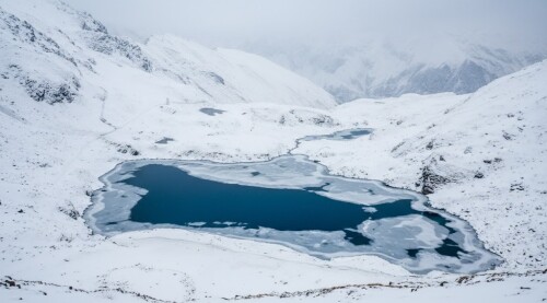 lacul-capra-lake-goat-fagaras-mountains-winter-landscape.jpg