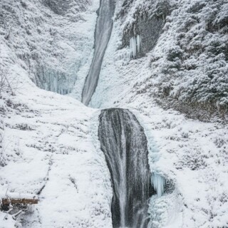 duruitoarea-waterfall-ceahlau-romania-winter