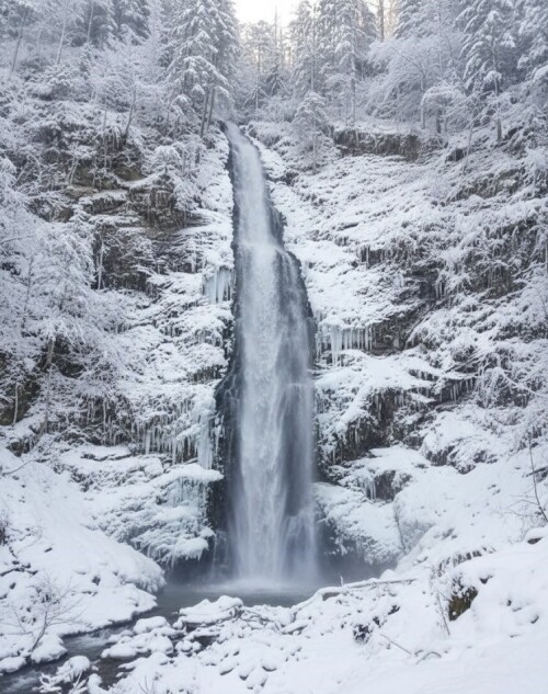 Cascada-Scorusu-Waterfall-in-Winter-Embrace-Romania.jpg