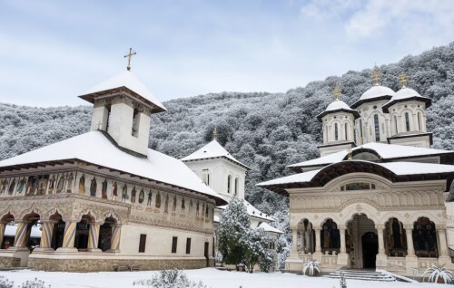 manastirea-lainici-monastery-winter-snow-serenity-romania.jpg