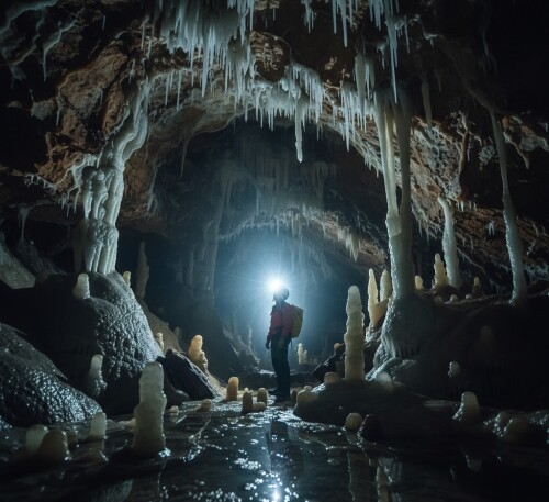 pestera-galaseni-cave-romania-stalactites-explorer.jpg