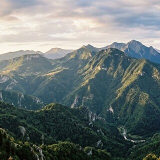 bihor-mountains-romania-landscape-apuseni-karst-peaks