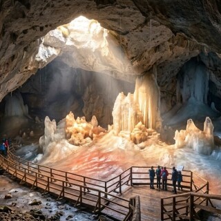 living-fire-glacier-cave-apuseni-mountains-romania-pestera-Ghetarul-de-la-Foc-Viu