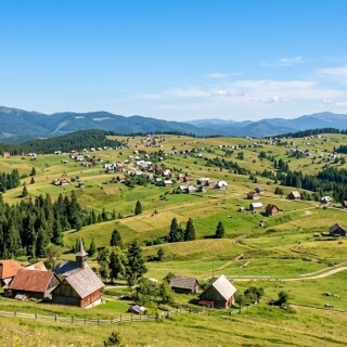 satul-marisel-village-transylvania-highlands-mountain-landscape