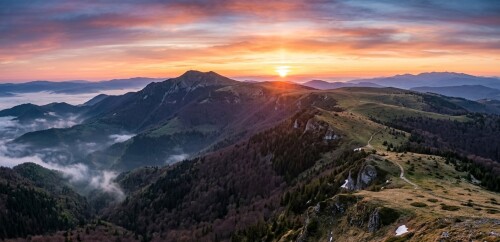 semenic-mountains-romania-landscape-sunrise-piatra-goznei.jpg