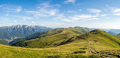 muntii-baiului-mountains-romania-scenic-ridge-landscape.jpg